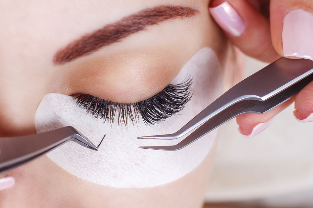 Pros and Cons of Eyelash Extensions You Need to Know